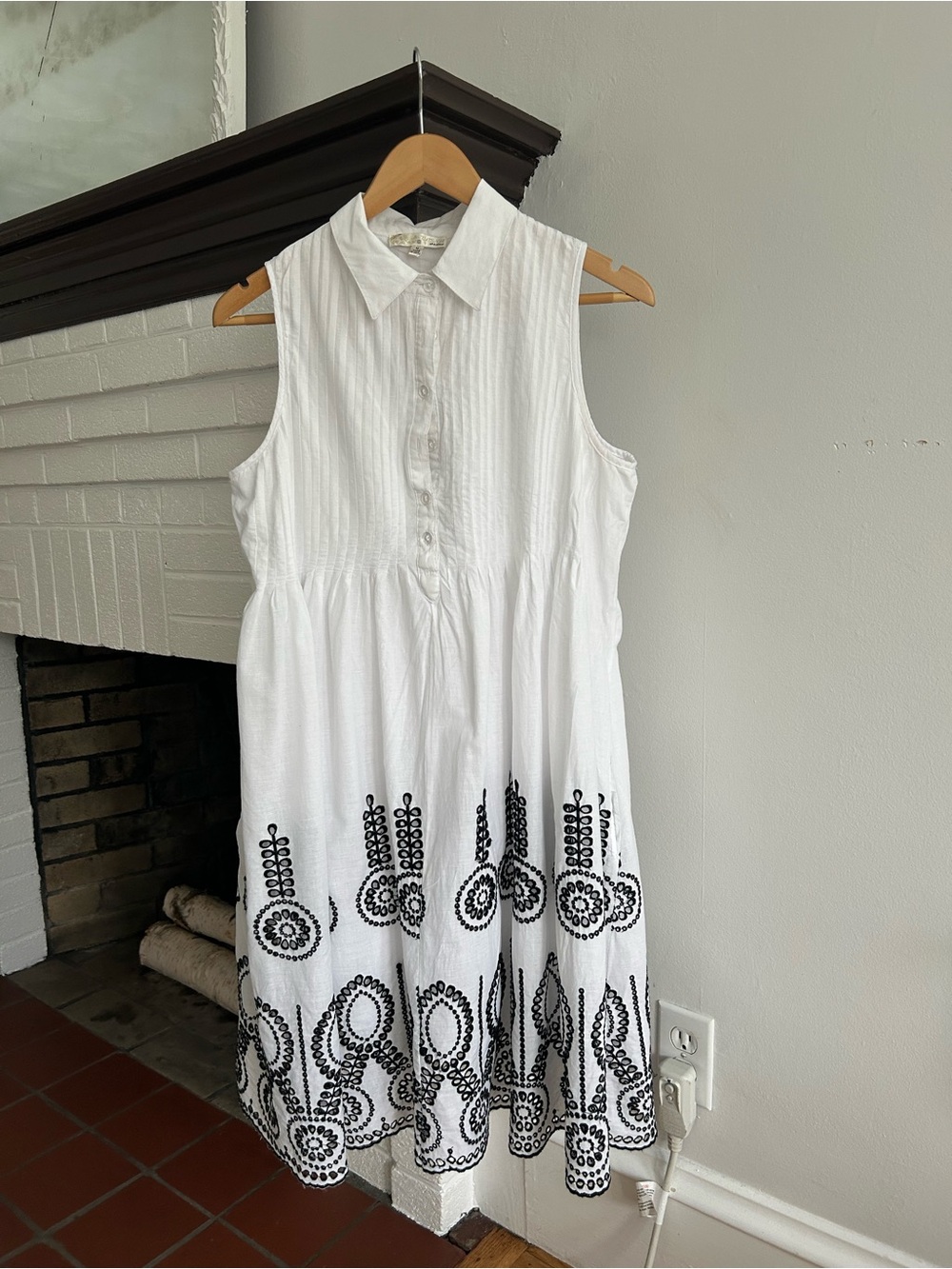 Vas a Desire Sleeveless White Cotton Dress with Black Embroidered Hem Detail